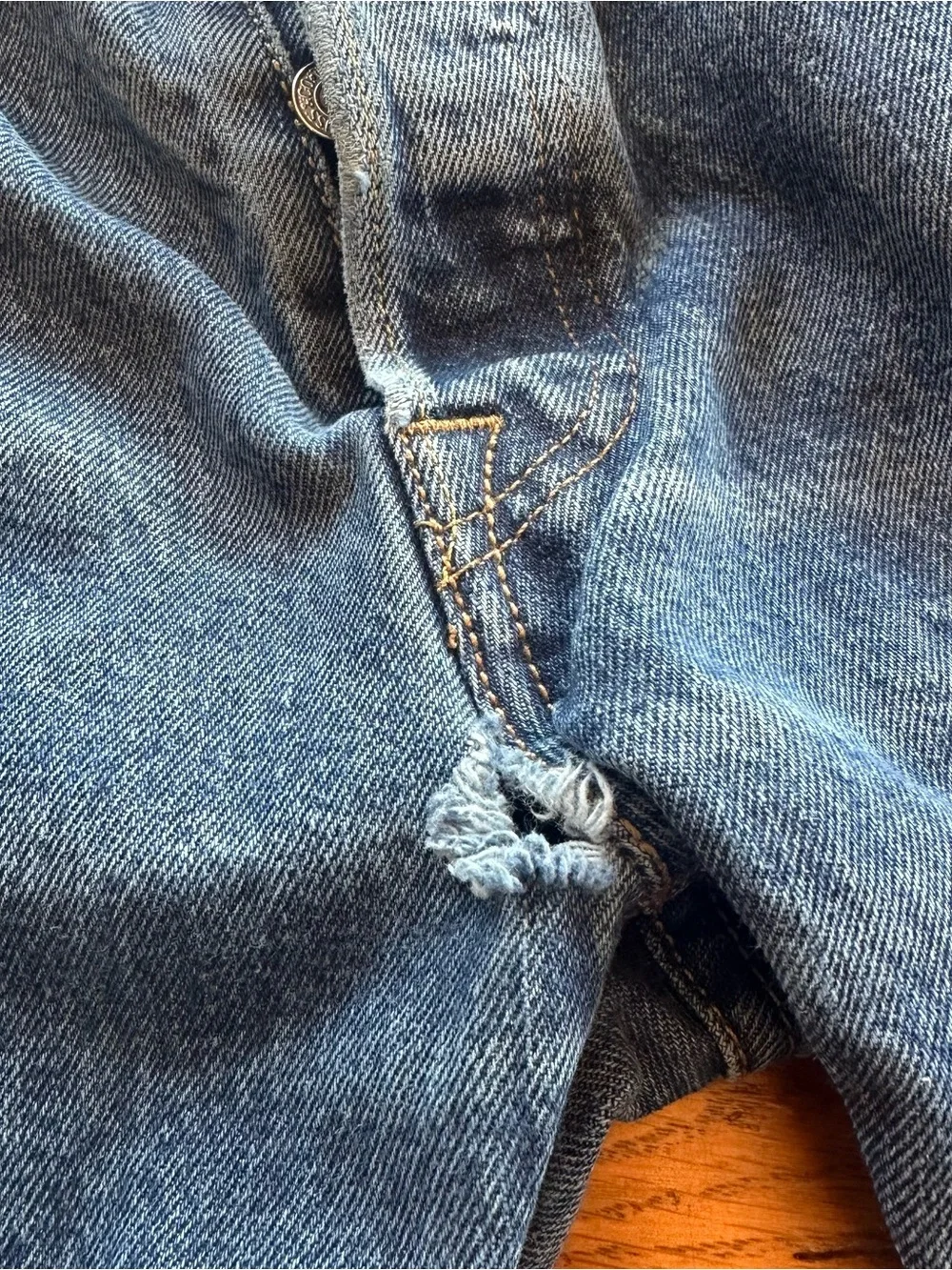 501 Button Fly Levi’s 34 x 32 FLAWED